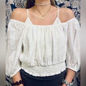 ⚪️🤍American Eagle White Off the Shoulder Top🤍⚪️